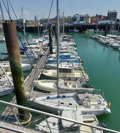 Idealement Situe, Vue Et Port, Proche Centre *
