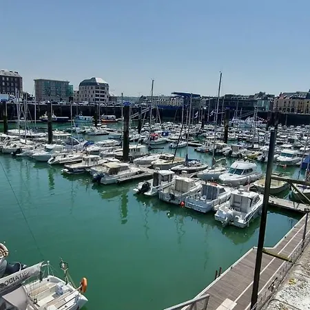 Apartment Idealement Situe, Vue Et Port, Proche Centre *