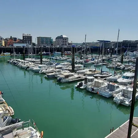 Apartment Idealement Situe, Vue Et Port, Proche Centre