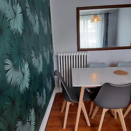 Apartment Idealement Situe, Vue Et Port, Proche Centre